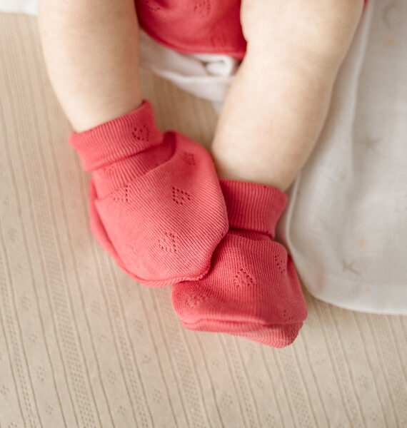 Patucos calado corazones 100% algodón bebé TOBI